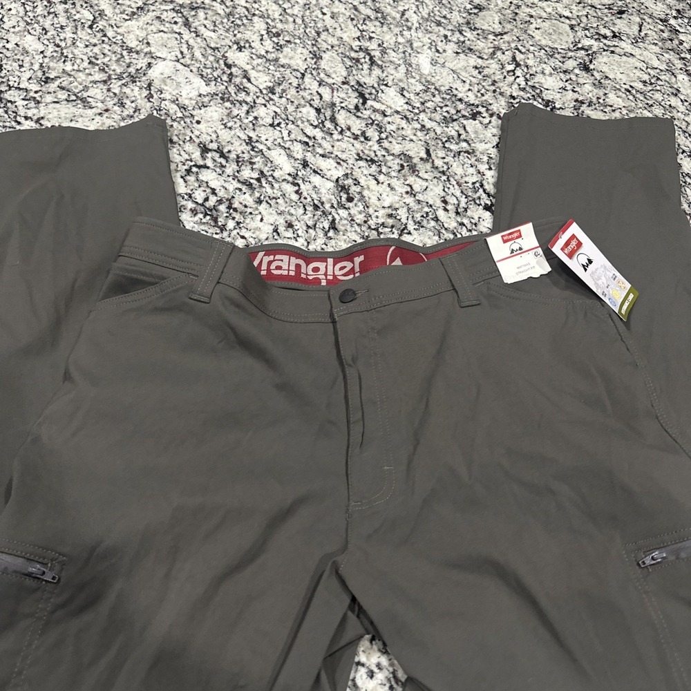 NEW Wrangler Men's Dark Gray Performance Cargo Pants 40x32 Straight Fit‎ Flex